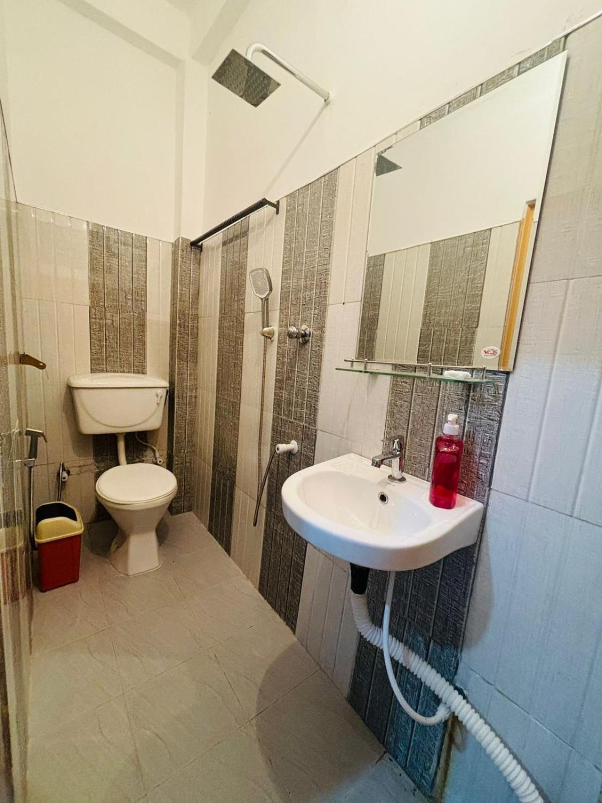 Jaya Villa - Near Airport Негомбо Екстериор снимка
