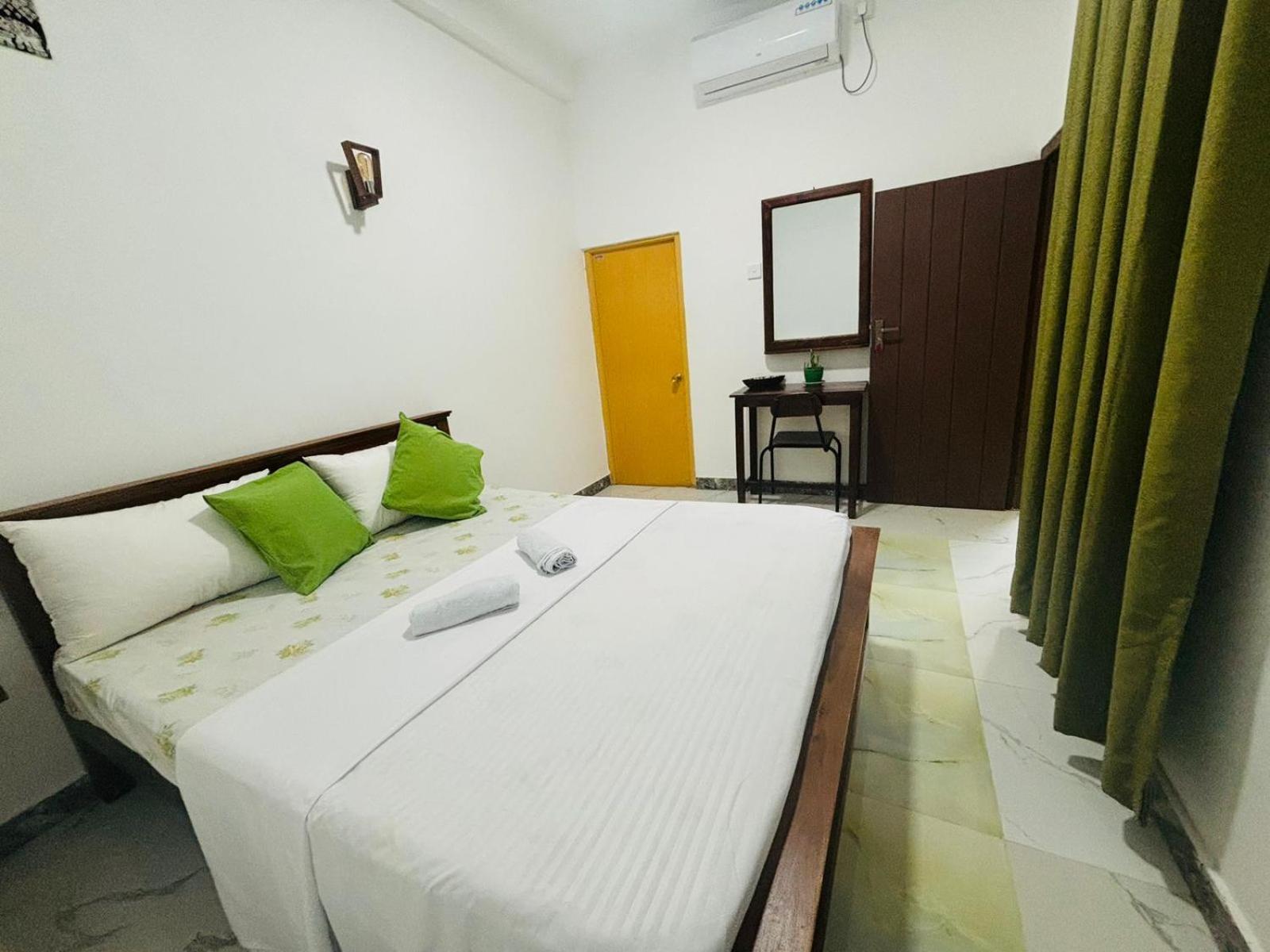 Jaya Villa - Near Airport Негомбо Екстериор снимка