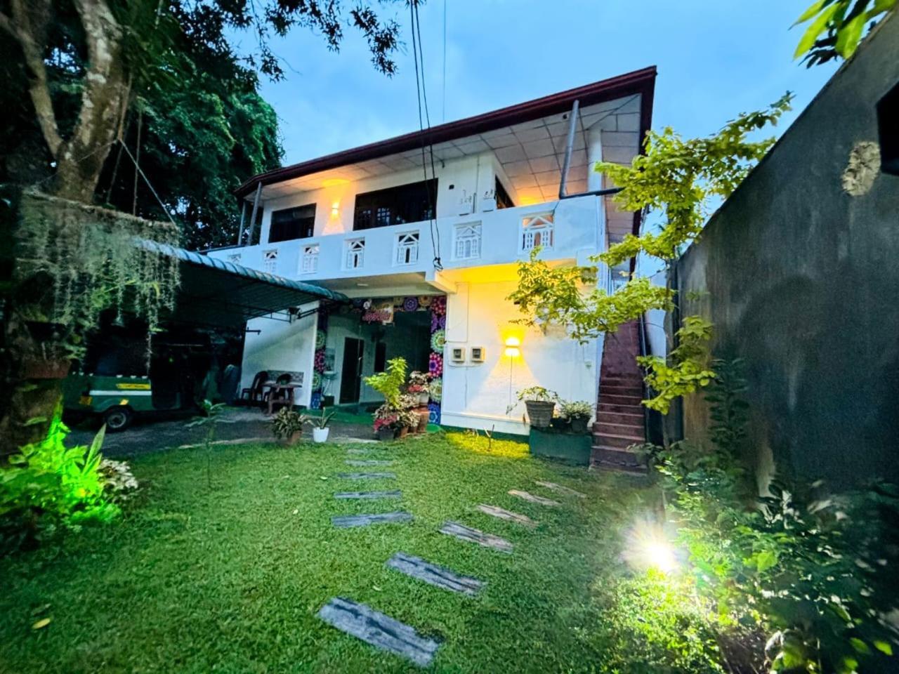 Jaya Villa - Near Airport Негомбо Екстериор снимка