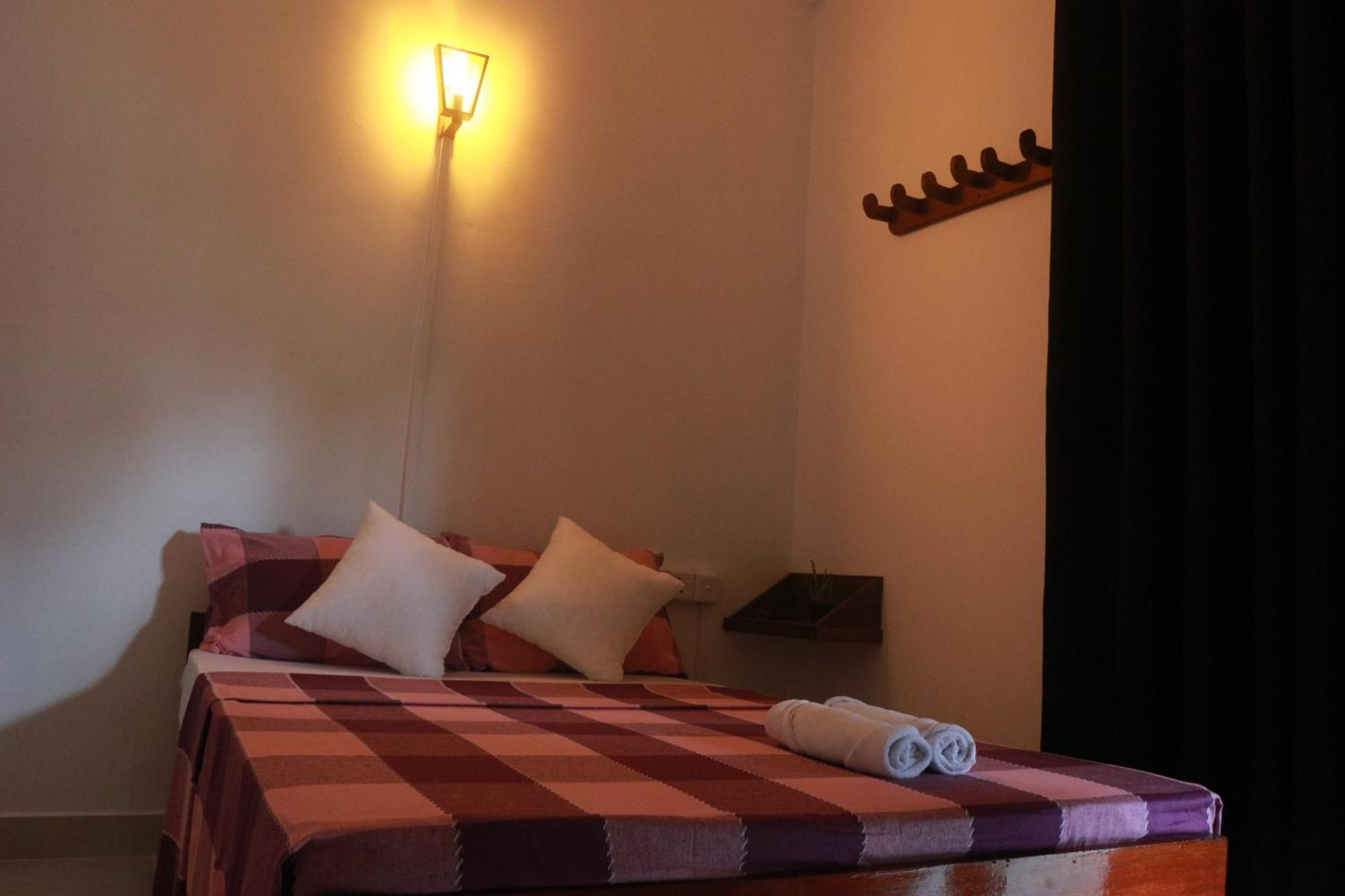 Jaya Villa - Near Airport Негомбо Екстериор снимка