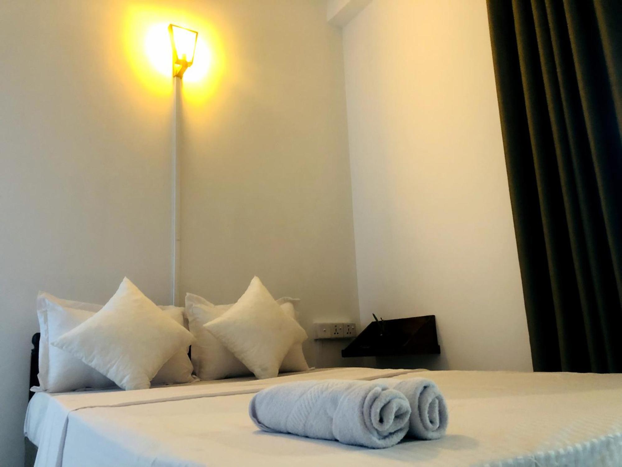 Jaya Villa - Near Airport Негомбо Екстериор снимка
